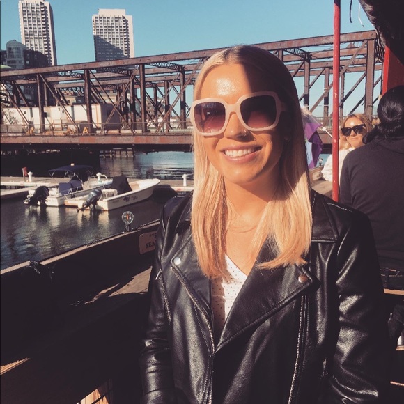 Meet your Posher, Lindsay - Picture 1 of 4